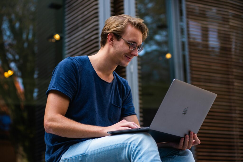 How to Find Writing Jobs with AI Assistance!