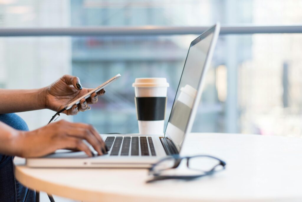 11 Ways to Earn Money While Others Do the Work