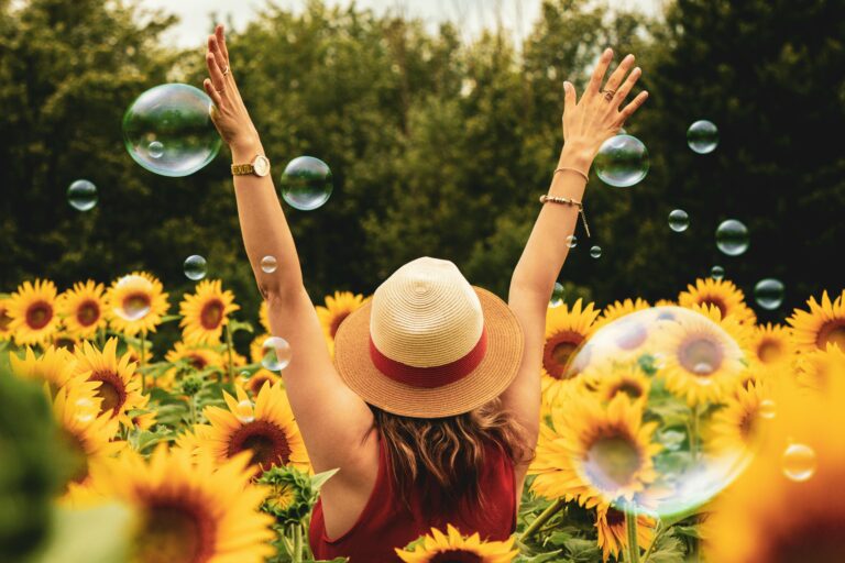 AI Tips for Maintaining a Garden Through the Summer Heat